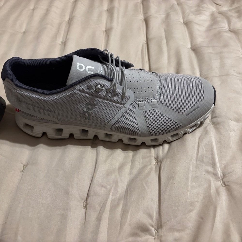 On Cloud Men's Gray Running Shoes